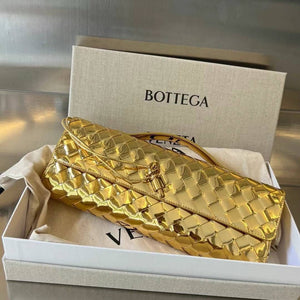 BOTTEGA VENETA Andiamo Clutch
