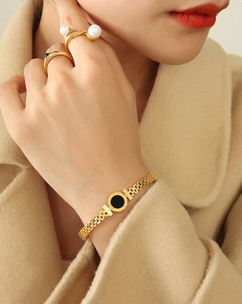 18k numeral handcuff