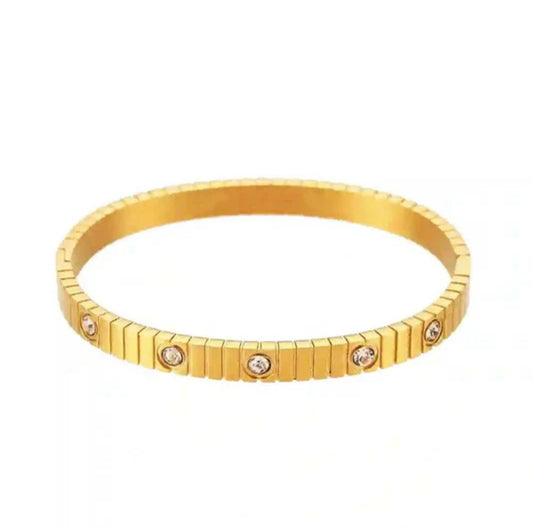 Zirconia and chain cuff