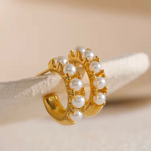 Pearls Round Ear Loops