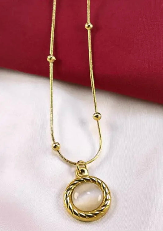 18k Opal round necklace