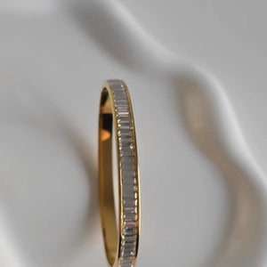 Sleek design zirconium handcuff