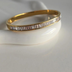 Sleek design zirconium handcuff